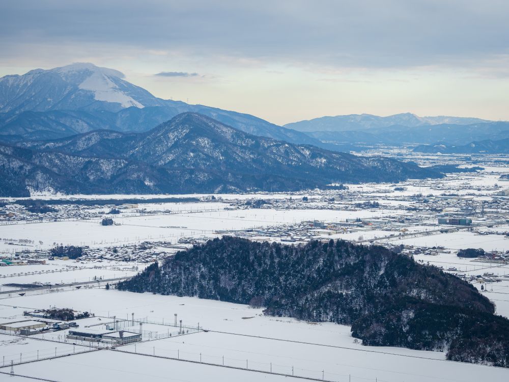 新雪 賤ケ岳の大観　